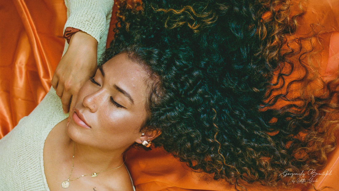 How to Layer Winter Hair Products for Maximum Curl Hydration